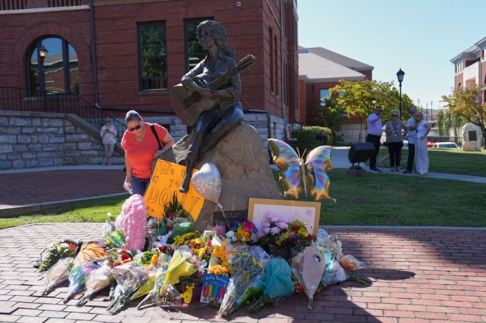APTOPIX Obit Dolly Parton Reaction