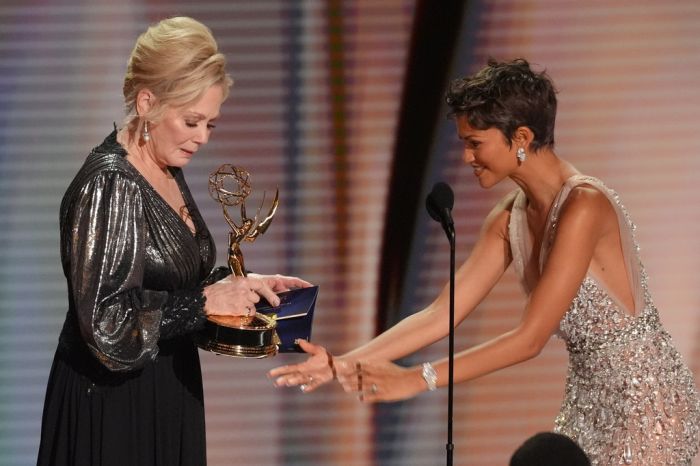 Jean Smart,Zendaya