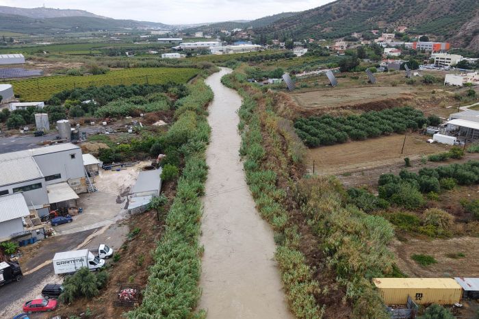 ΠΛΗΜΜΥΡΕΣ ΑΠΟ ΤΗΝ ΕΝΤΟΝΗ ΒΡΟΧΟΠΤΩΣΗ ΣΤΟΥΣ ΜΑΛΑΔΕΣ ΗΡΑΚΛΕΙΟΥ ΚΡΗΤΗΣ<br><br>ΦΩΤΟΓΡΑΦΟΣ: ΡΑΠΑΝΗΣ ΣΤΕΦΑΝΟΣ