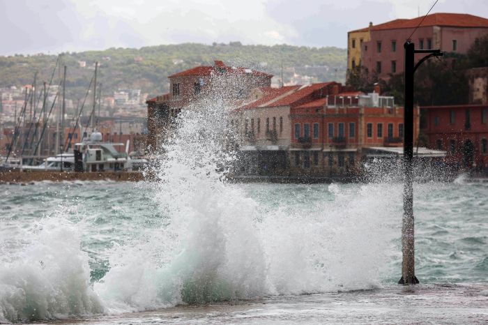 ΚΑΚΟΚΑΙΡΙΑ ΜΕ ΙΣΧΥΡΟΥΣ ΑΝΕΜΟΥΣ ΣΤΑ ΧΑΝΙΑ