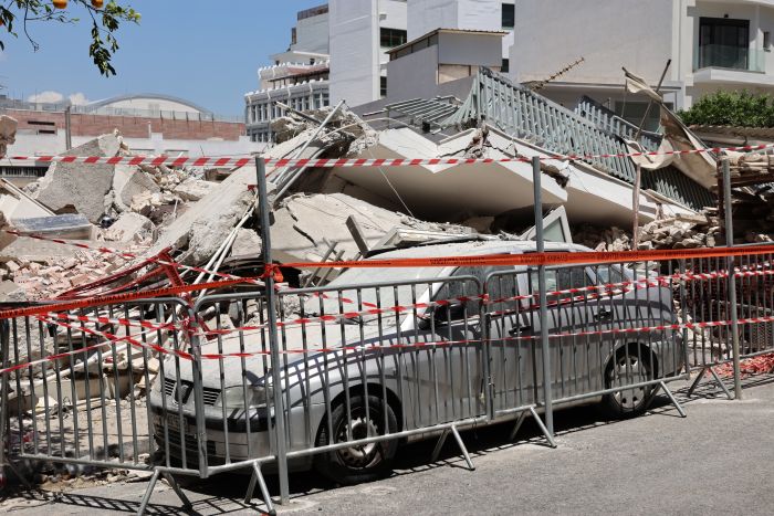 ΑΥΤΟΨΙΑ ΑΠΟ ΚΛΙΜΑΚΙΟ ΤΗΣ ΠΟΛΕΟΔΟΜΙΑΣ ΣΤΟ ΣΗΜΕΙΟ ΤΗΣ ΚΑΤΑΡΡΕΥΣΗΣ ΤΗΣ ΠΟΛΥΚΑΤΟΙΚΙΑΣ ΣΤΑ ΠΕΤΡΑΛΩΝΑ