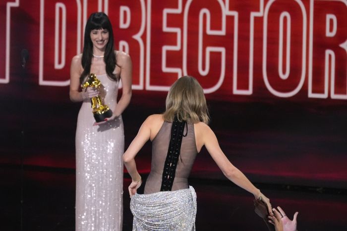 Dakota Johnson,Taylor Swift