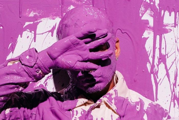 «Morado»: Μέσα από τα νέα του κομμάτια ο JBalvin θέλει να περάσει ένα υπέροχο μήνυμα