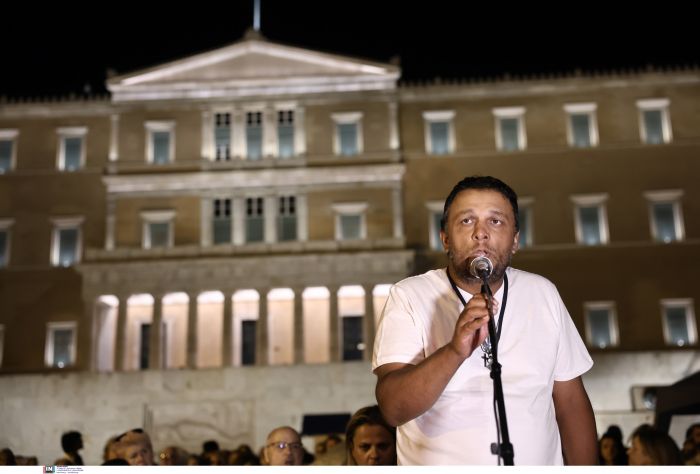 ΣΥΓΚΕΝΤΡΩΣΗ ΣΥΜΠΑΡΑΣΤΑΣΗΣ ΣΤΟΝ ΑΠΕΡΓΟ ΠΕΙΝΑΣ ΠΑΤΕΡΑ ΤΟΥ ΘΥΜΑΤΟΣ ΤΩΝ ΤΕΜΠΩΝ ΝΤΕΝΙ ΡΟΥΤΣΙ ΣΤΟ ΣΥΝΤΑΓΜΑ