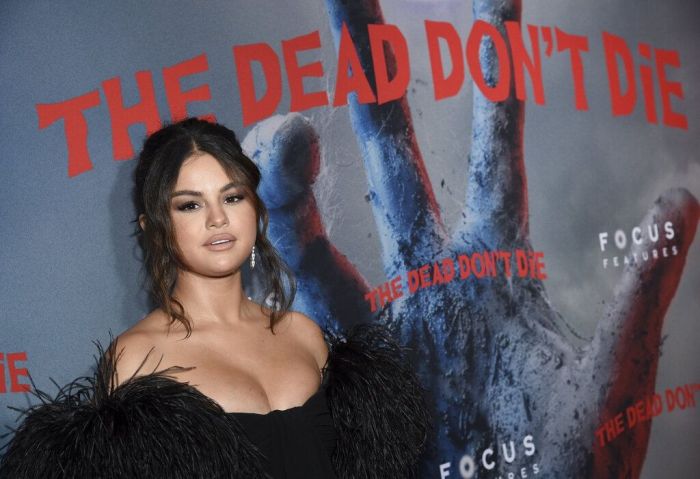 Το νέο hair look της Selena Gomez θα σε ενθουσιάσει