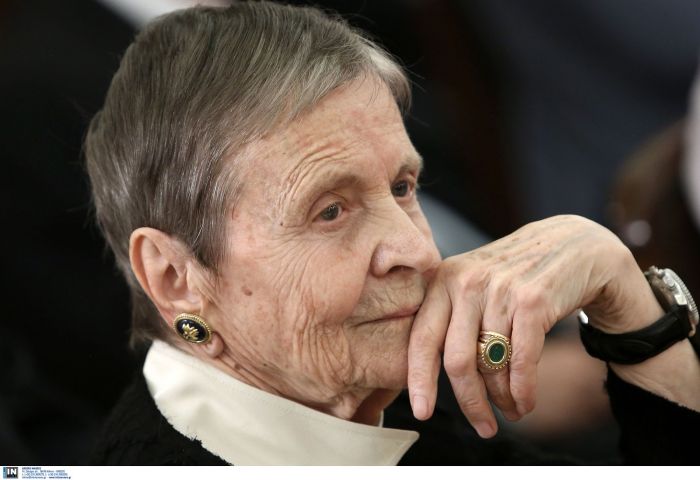 ΕΛΕΝΗ ΓΛΥΚΑΤΖΗ ΑΡΒΕΛΕΡ  <br> <br> ΤΙΜΗΤΙΚΕΣ ΔΙΑΚΡΙΣΕΙΣ ΣΕ 24 ΠΡΟΣΩΠΙΚΟΤΗΤΕΣ ΑΠΟ ΤΟΝ ΠΡΟΕΔΡΟ ΤΗΣ ΔΗΜΟΚΡΑΤΙΑΣ ΚΑΡΟΛΟ ΠΑΠΟΥΛΙΑ