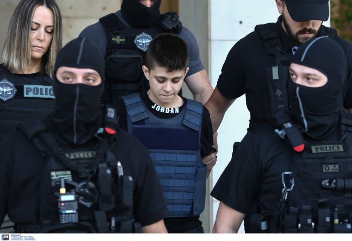 ΜΕΤΑΓΩΓΗ ΤΗΣ ΕΙΡΗΝΗΣ ΜΟΥΡΤΖΟΥΚΟΥ ΑΠΟ ΤΗΝ ΓΑΔΑ ΣΤΟΝ ΑΝΑΚΡΙΤΗ ΣΤΗΝ ΠΑΤΡΑ