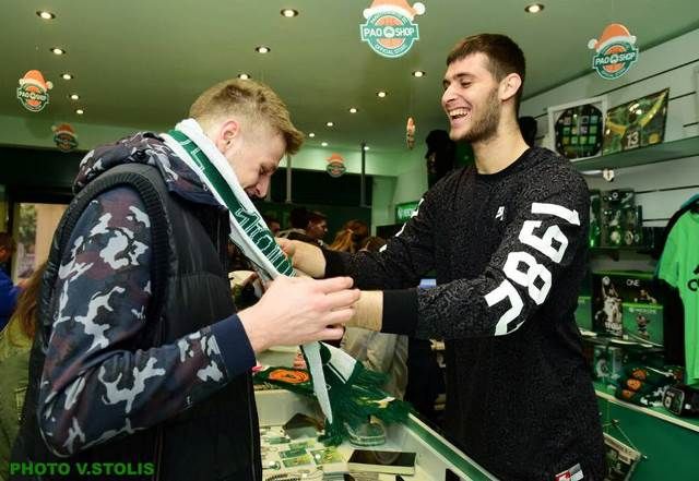  Πολλά χαμόγελα στο PAOSHOP 