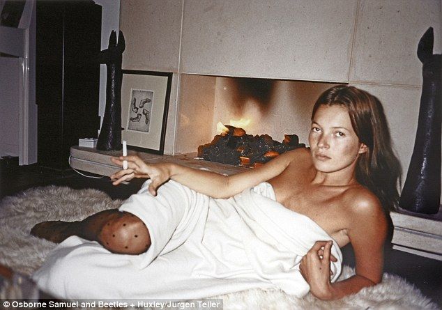 Η Kate Moss ποζάρει ολόγυμνη: Νέα έκθεση με απίστευτα σέξι φωτογραφίες του supermodel