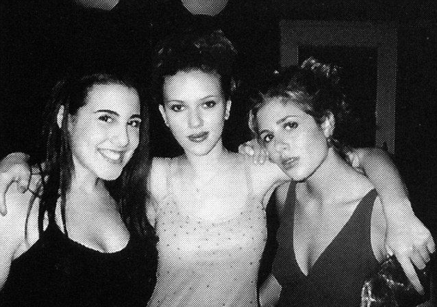 Scarlett Johansson: Οι φωτογραφίες που δείχνουν πως από μικρή ήταν  σεξοβόμβα