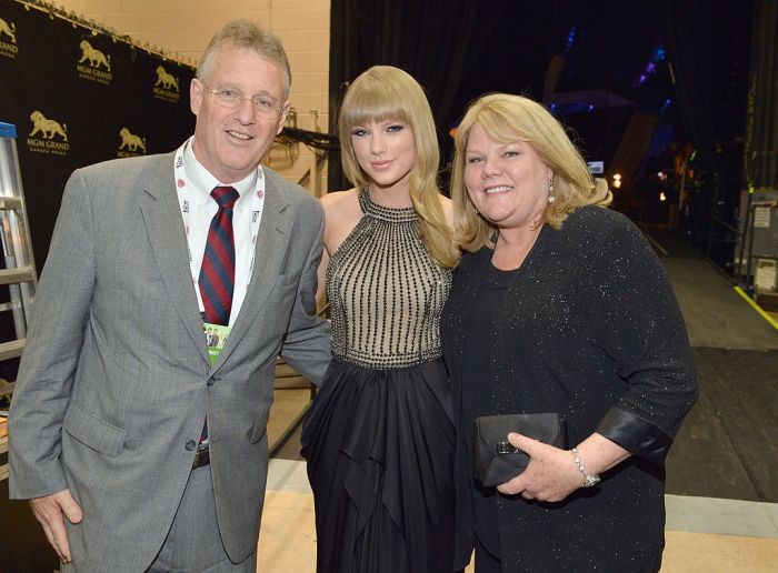 48th Annual Academy Of Country Music Awards - Backstage And Audience