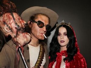 H Katy Perry πήρε για δώρο γενεθλίων τον John Mayer και δεν ξεκόλλησε από πάνω του (φωτός)