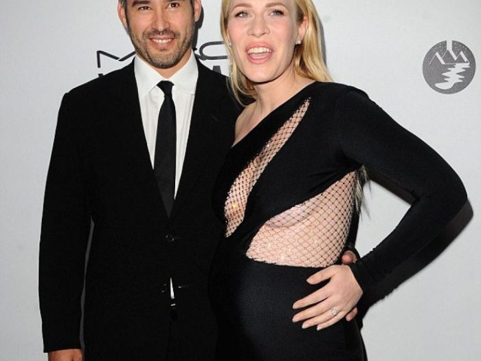 Η star μας δείχνει την φουσκωμένη κοιλιά της, λίγα 24ωρα μετά την ανακοίνωση της εγκυμοσύνης