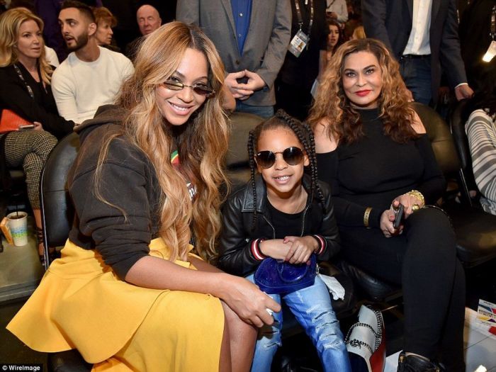 Η Beyonce με την κόρη της Blue Ivy, είναι ό,τι πιο όμορφο & χαριτωμένο μπορείς να δεις στις κερκίδες