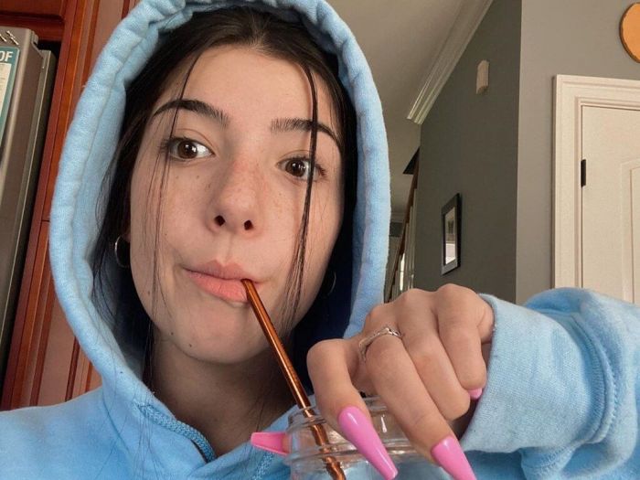 Μας ήρθε κάπως ξαφνικό όλο αυτό με τα μηνύματα μεταξύ Charli και Justin, παρόλα αυτά ο λόγος που μίλησαν δεν θα σε ξαφνιάσει ιδιαίτερα. 