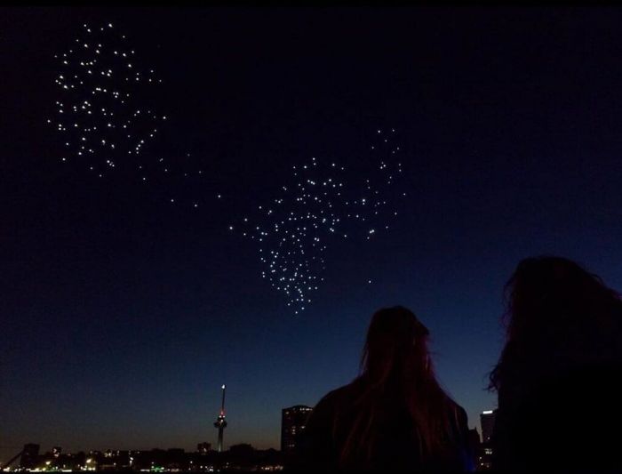 Try Not To Cry: Μια καρδιά από drone στο Ρότερνταμ για χάρη των εργαζομένων στον τομέα της υγείας 