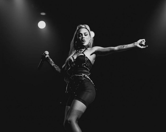 Konni Metaxa: Κυκλοφόρησε το νέο track «Bye Bye» και στοίχημα θα γίνει το νέο hot trend