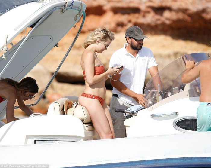 Πάρε βαθιά ανάσα και δες την Kate Hudson με μαγιό!