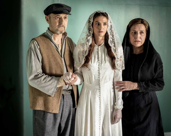 krino-and-agka8ibackstage-trailer-9.jpg