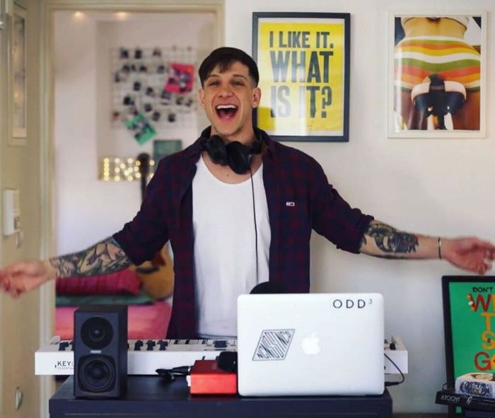 Μετά την εμφάνισή του στο Your Face Sounds Familiar ως Billie Eilish, o Ηλίας Μπόγδανος μας έδειξε ακόμη μια φορά, για τι είναι ικανός. 