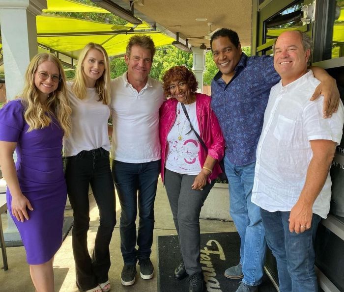 Ο Dennis Quaid και η Laura Savoie έχουν 39 χρόνια διαφορά ηλικίας, αλλά αυτό δεν εμπόδισε τον ηθοποιό να τη διεκδικήσει και τελικά να την παντρευτεί. @dennisquaid