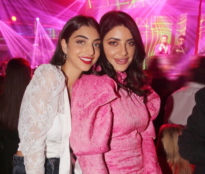 Οι δύο αδερφές είναι πολύ αγαπημένες 