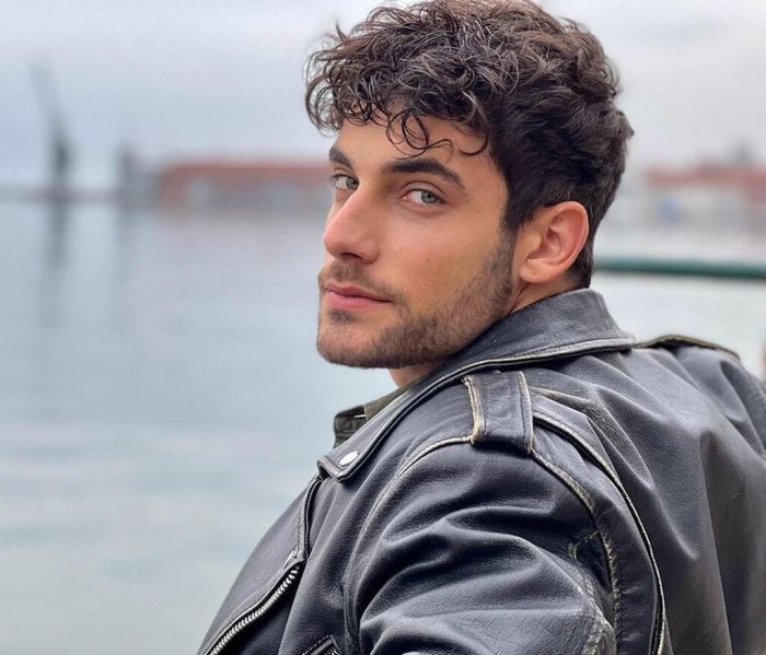 Είναι 24 ετών.