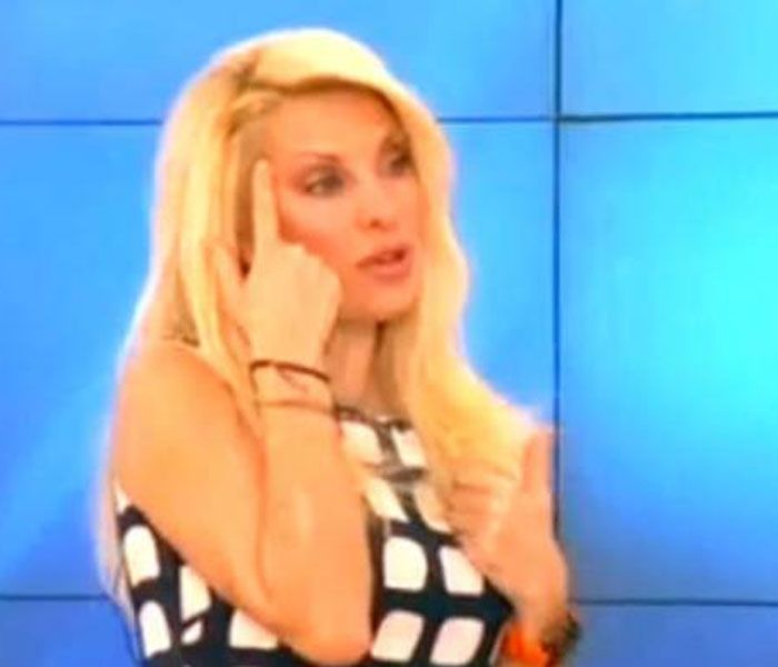 Η Μενεγάκη, το βουλωμένο σιφόνι και ο γιος της