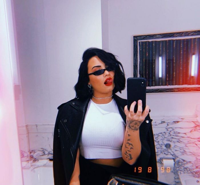 Demi Lovato: Οι fans συγκρίνουν την ερμηνεία της με της Ariana Grande. Μάντεψε ποια είναι καλύτερη