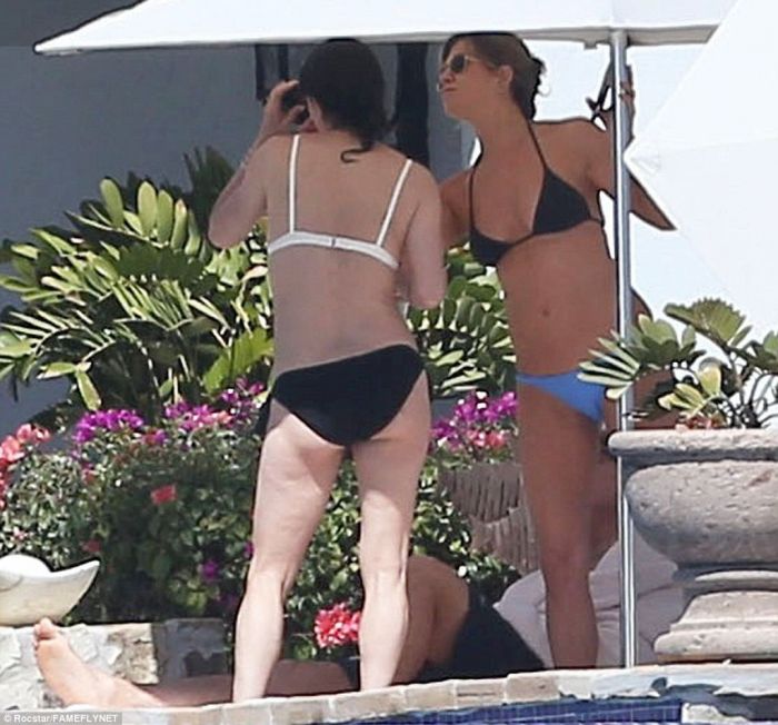 Συγκλονιστική: Η 52χρονη star μετά την επανασύνδεση είναι πιο σέξι και fit από ποτέ