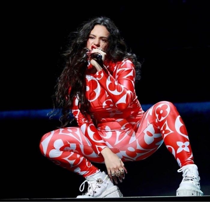 Juro Que»: Δεν φαντάζεσαι με ποιον ηθοποιό συνεργάστηκε η Rosalia για το νέο της κομμάτι