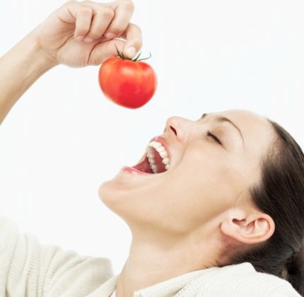 Αυτές είναι οι 8 μαγικές τροφές για λαμπερή και νεανική επιδερμίδα!