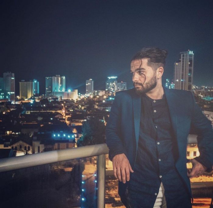 Ο Χρήστος Μάστορας συνεργάζεται με τον Δημήτρη Μπάση και μας εντυπωσιάζει με το νέο κομμάτι «Ένα λεπτό».