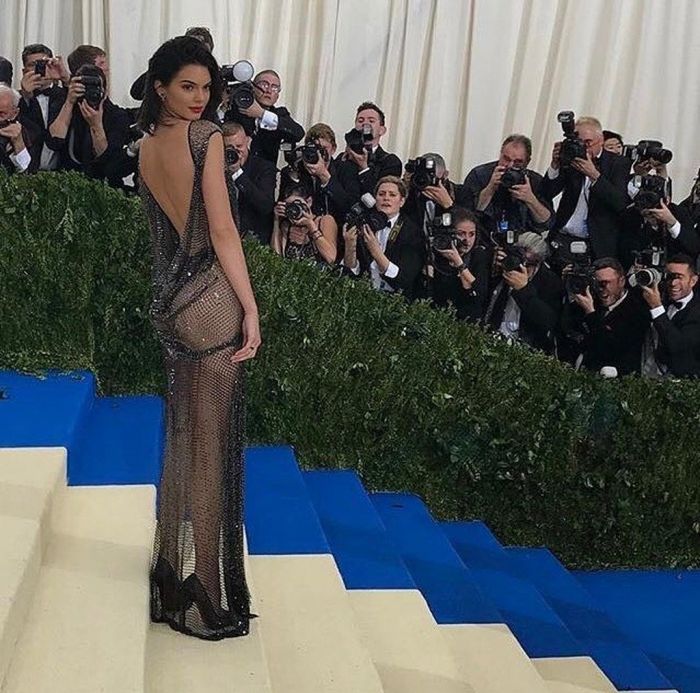 Kendall Jenner: Ο δεσμός της με τα διάφανα ρούχα είναι πολύ δυνατός