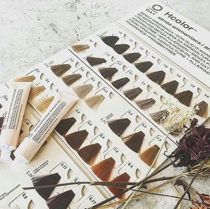 Έβαψες μόνη τα μαλλιά σου και απέτυχες; Σου έχουμε τη λύση!