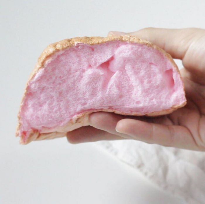 Τι είναι επιτέλους αυτό το cloud bread, το ψωμί που κάνει πανικό στο Tik Tok