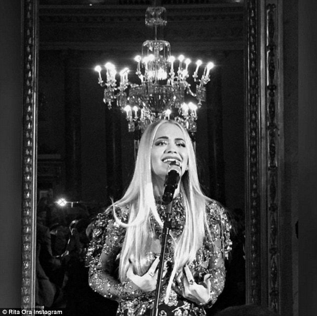 Rita Ora: Η εμφάνιση της που μας άφησε με το στόμα ανοιχτό!