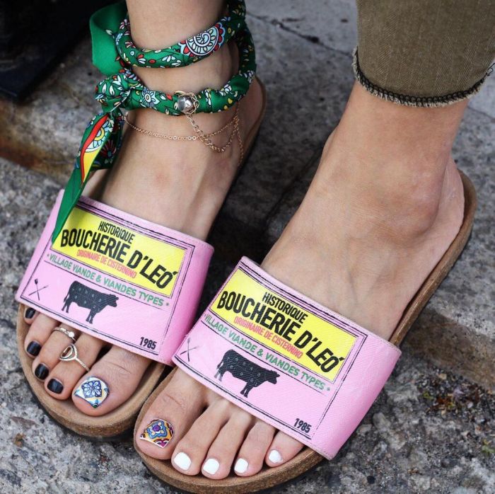 Έχεις ραντεβού για πεντικιούρ; Γιατί να μην κάνεις ένα nail art; Έχουμε 10 για να πάρεις παράδειγμα!