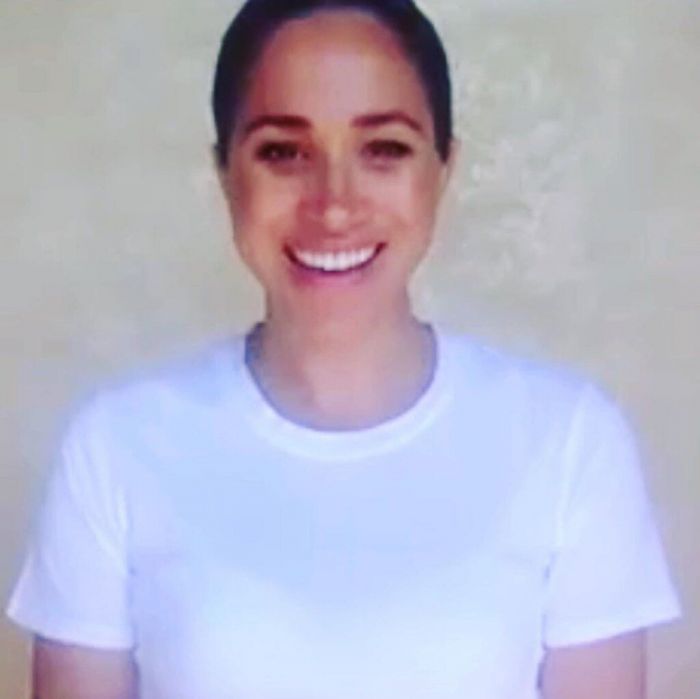 Η Kate Middleton μιμήθηκε την πρόσφατη εμφάνιση της Meghan Markle μέχρι τρίχας! (photos)