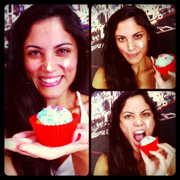 Η Μαίρη Συνατσάκη φτιάχνει cupcakes για το Queen.gr