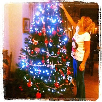 Αυτά είναι τα χριστουγεννιάτικα δέντρα που στόλισαν οι Έλληνες celebrity