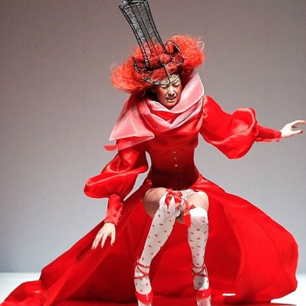 Απολαυστικές τούμπες στην πασαρέλα! Γιατί και τα μοντέλα παραπατούν