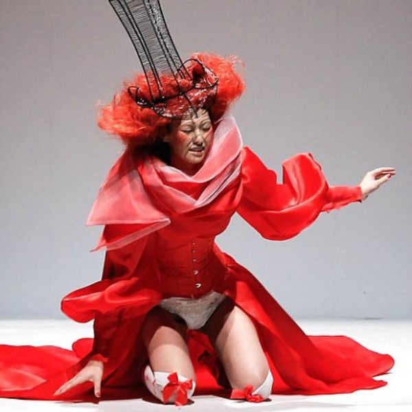 Απολαυστικές τούμπες στην πασαρέλα! Γιατί και τα μοντέλα παραπατούν