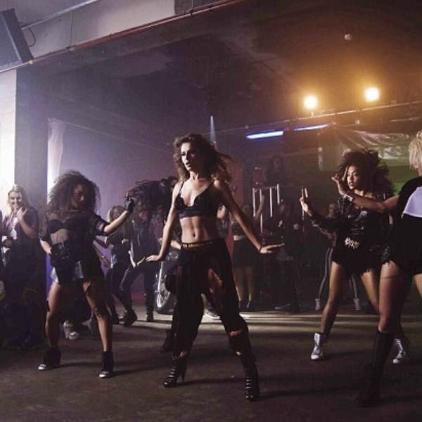 Κουκλίτσα μου όσο και να το παλέψεις Shakira δεν γίνεσαι!