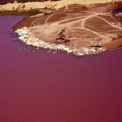 Retba: Η λίμνη που μοιάζει με… τσιχλόφουσκα