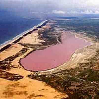 Retba: Η λίμνη που μοιάζει με… τσιχλόφουσκα