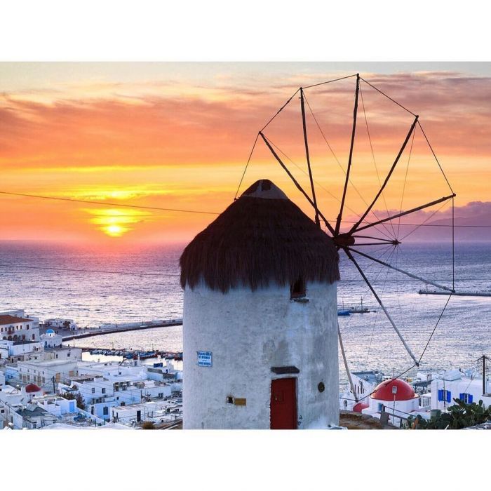 Η Olivia Palermo βρίσκεται στη Μύκονο & εμείς ξετρυπώσαμε φωτογραφίες από τις χλιδάτες διακοπές της!