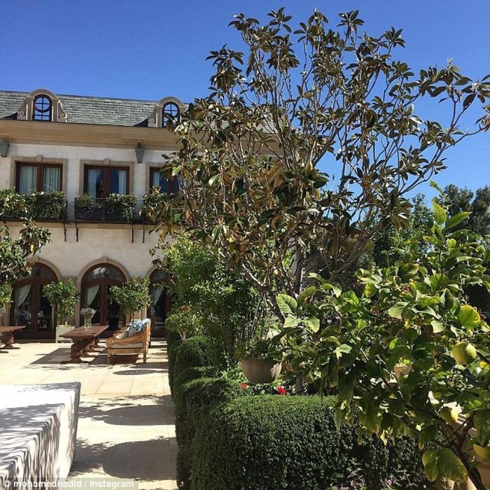 Αυτό πρέπει να το δεις! Το σπίτι των αδερφών Hadid είναι ένα πραγματικό παλάτι