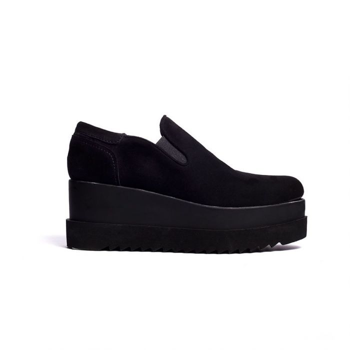 Η πανέμορφη Ελληνίδα σχεδίασε μόλις την 4η συλλογή της, παπουτσιών ..