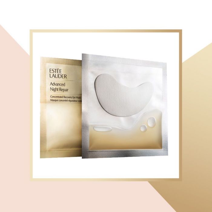 Estee Lauder Advanced Night Repair Concentrated Recovery Eye Mask:Καινοτόμο, τριπλών στρώσεων σύστημα σε μορφή ‘’eye pads’’ υψηλής απόδοσης τα οποία εμποτίζονται τη στιγμή της εφαρμογής για να προσφέρουν σταδιακή και στοχευμένη αποδέσμευση στην περιοχή τω